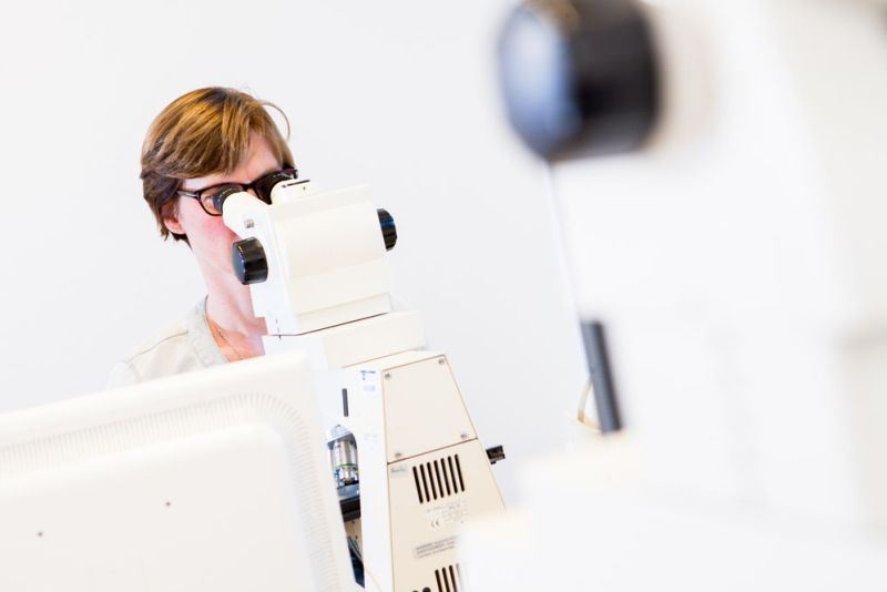 analist-stelt-diagnosevoorstel-patholoog-labpon-d1b057b3 Onderzoek baarmoederhalskanker